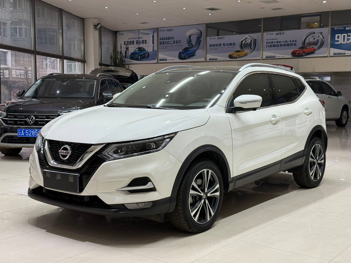 Nissan XIAOKE (qashqai) неплохой вариант за эти деньги можно купить с мотором 2.0 коробка вариатор .