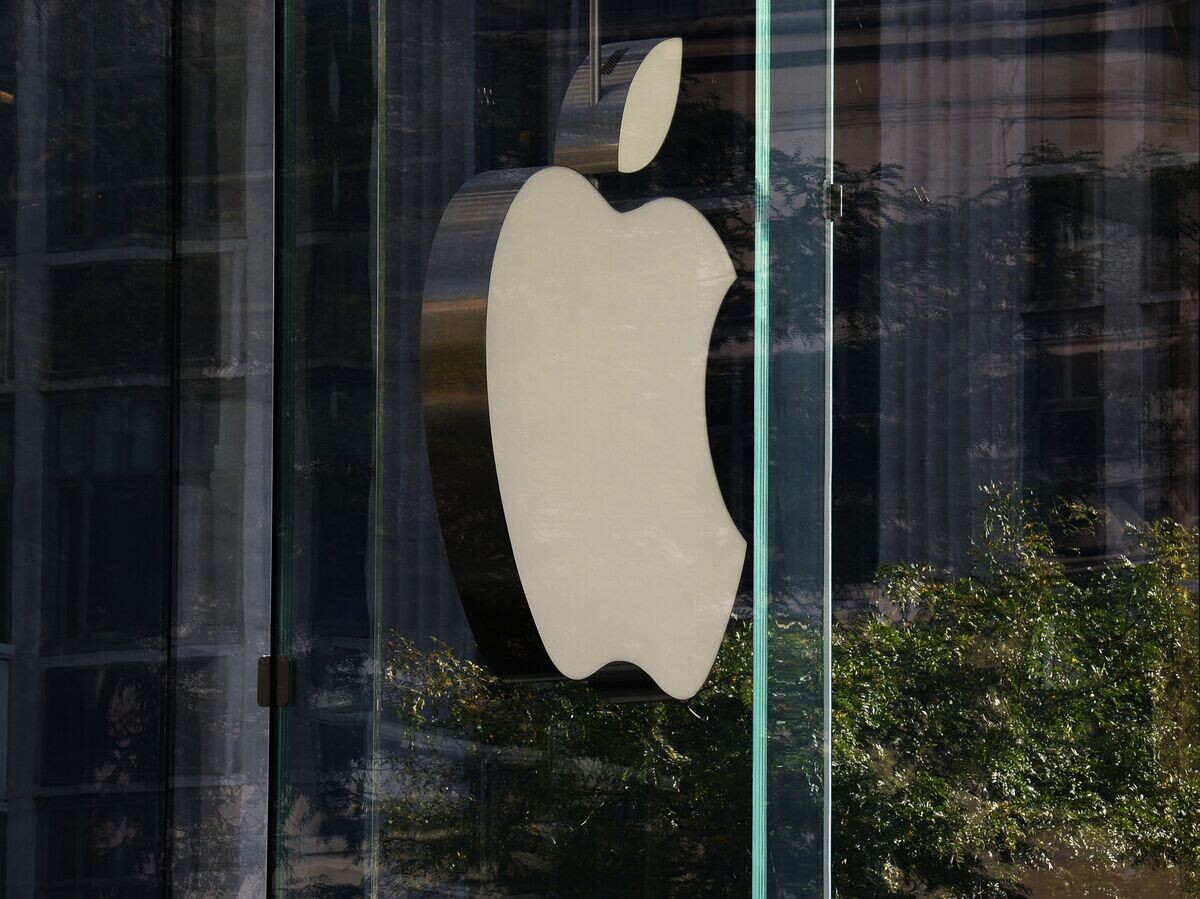    Логотип компании Apple в Нью-Йорке© РИА Новости . Наталья Селиверстова