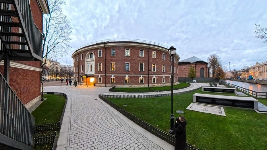    Новая Голландия. Ресторан в здании "Бутылка". Автор фото: Тихонов Михаил/ДП