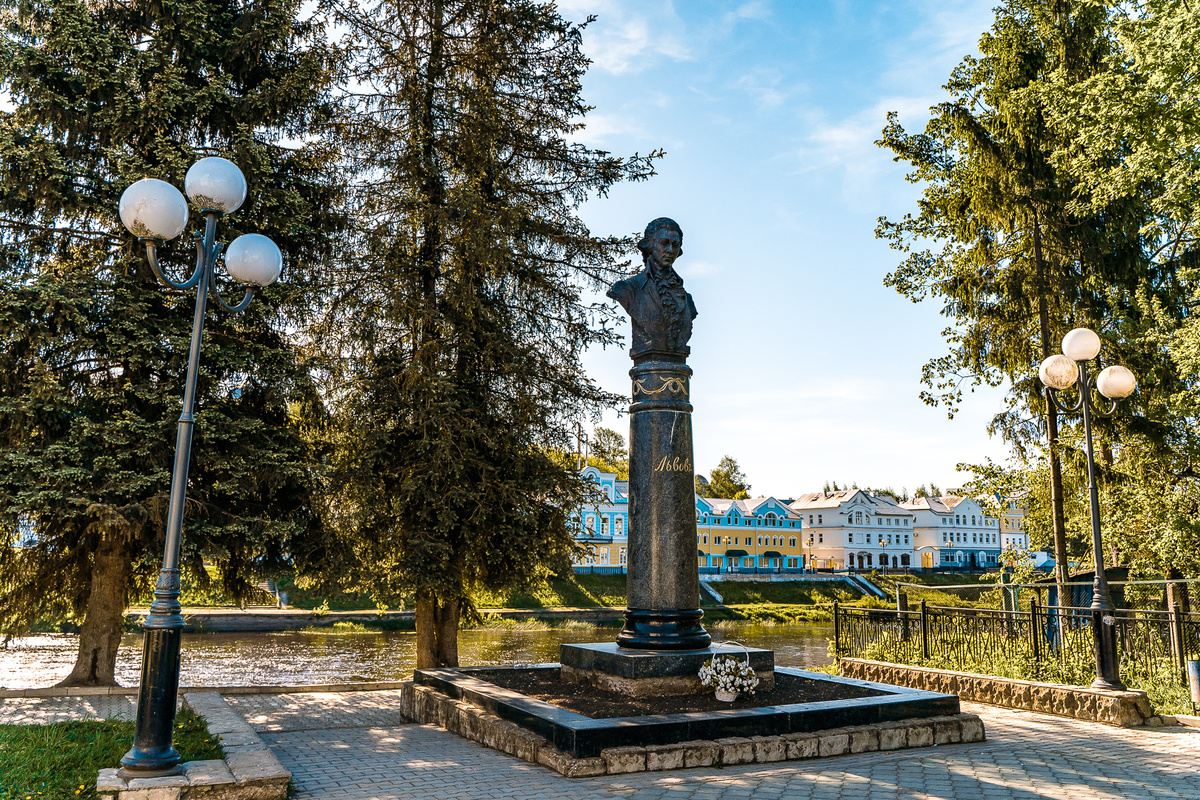 Памятник Николаю Львову