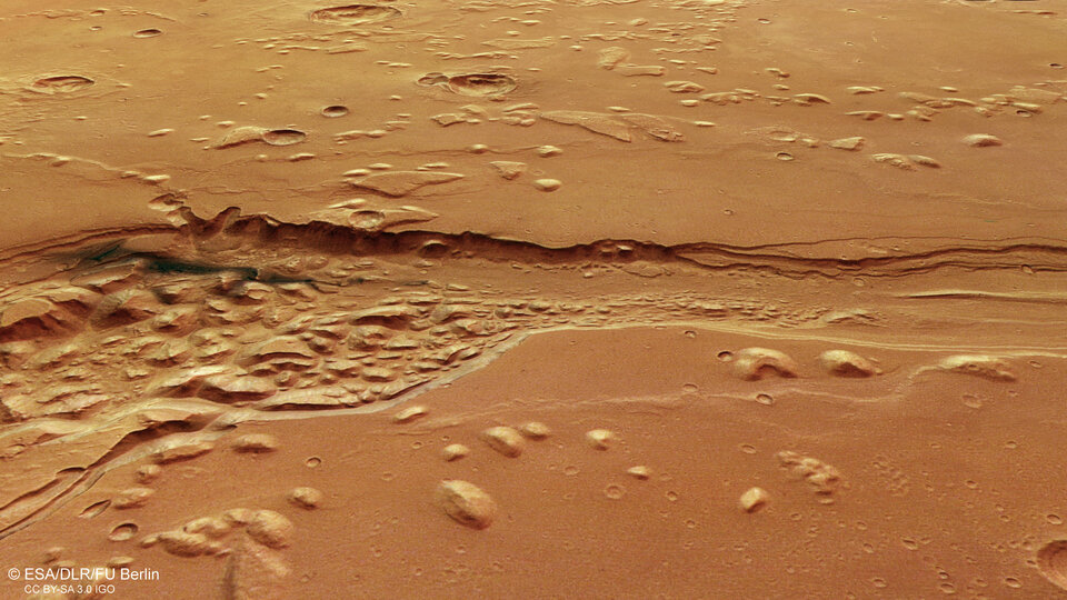 Вид сверху на канал Shalbatana Vallis на Марсе. Источник: esa.int
