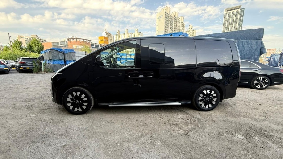 Hyundai Staria Lounge 2025