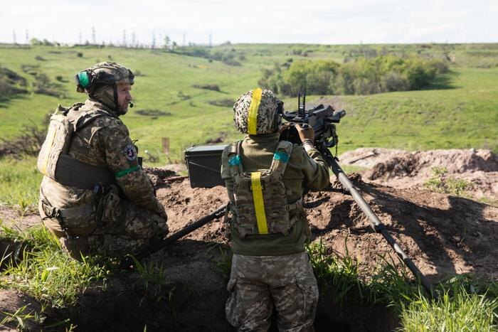 Украинские военнослужащие. Обложка © Shutterstock / FOTODOM / Drop of Light