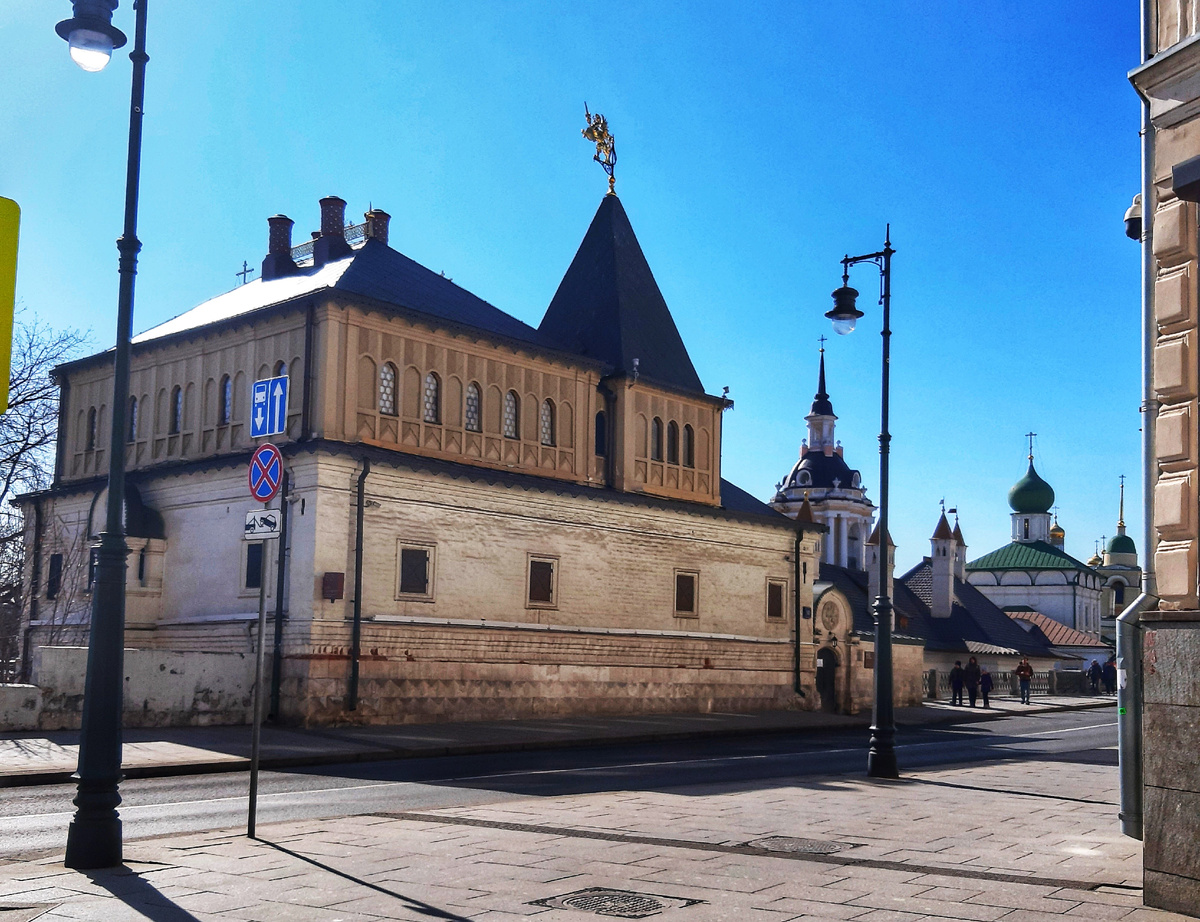 Палаты бояр Романовых на Варварке.