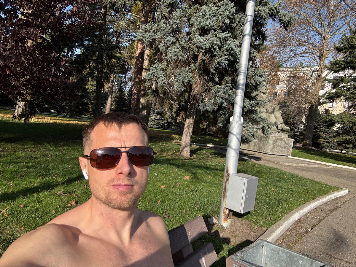 Стараюсь не пить, а заниматься своим здоровьем.
