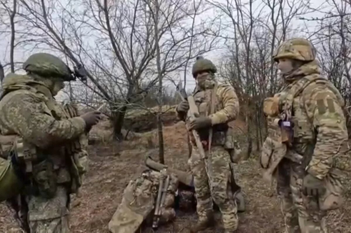    Малым группам наших подразделений удалось продвинуться вперед на нескольких участках фронта.