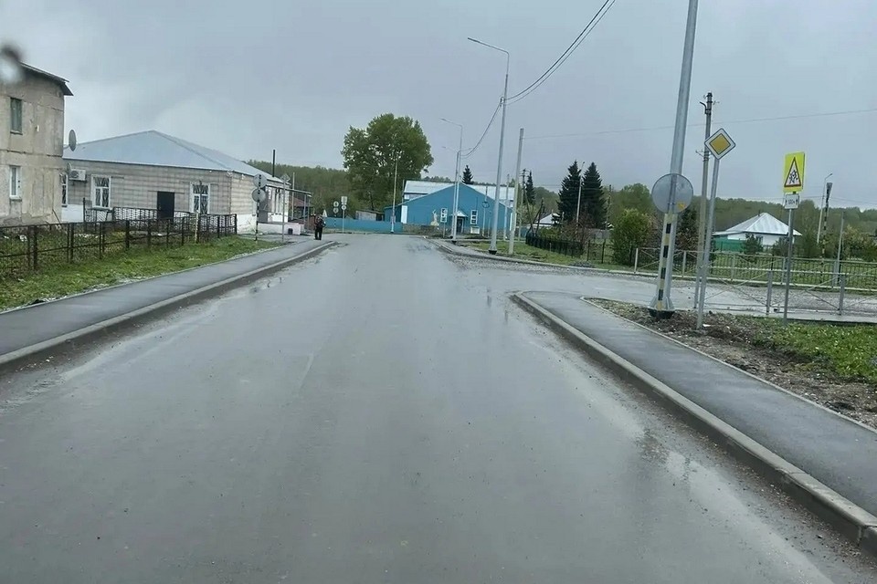    Рабочие начали комплексный ремонт дороги в селе Крутишка. Фото: ТУАД