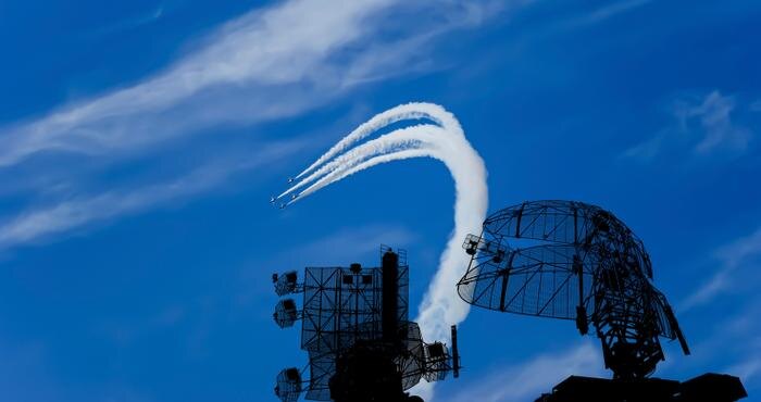 Обложка © Shutterstock / FOTODOM / VLADJ55