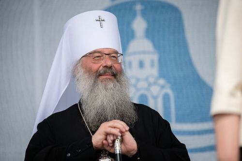 Сотни тысяч добрых людей празднуют сегодня день явления на свет своего пастыря: во Владимире и Ярославле, в Екатеринбурге и Казани. Фото: Благовест