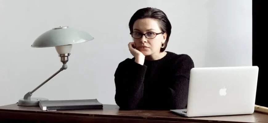    Журналист и консультант по речи Алина Короткова. Изображение для интервью о грамотной речи Олеся Александрова