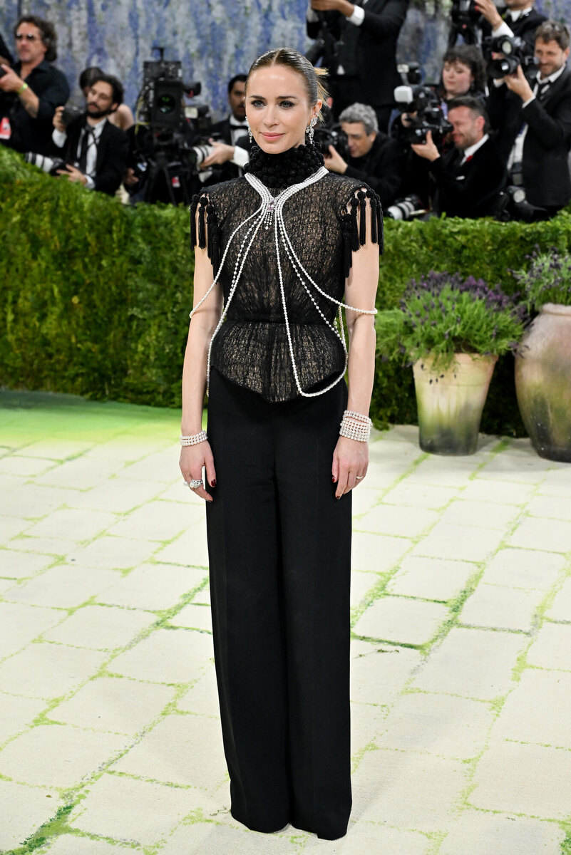 Эмили Блант на Мет Гала 2026. Источник изображения: https://wwd.com/pop-culture/celebrity-news/emily-blunt-met-gala-2026-1238937700/