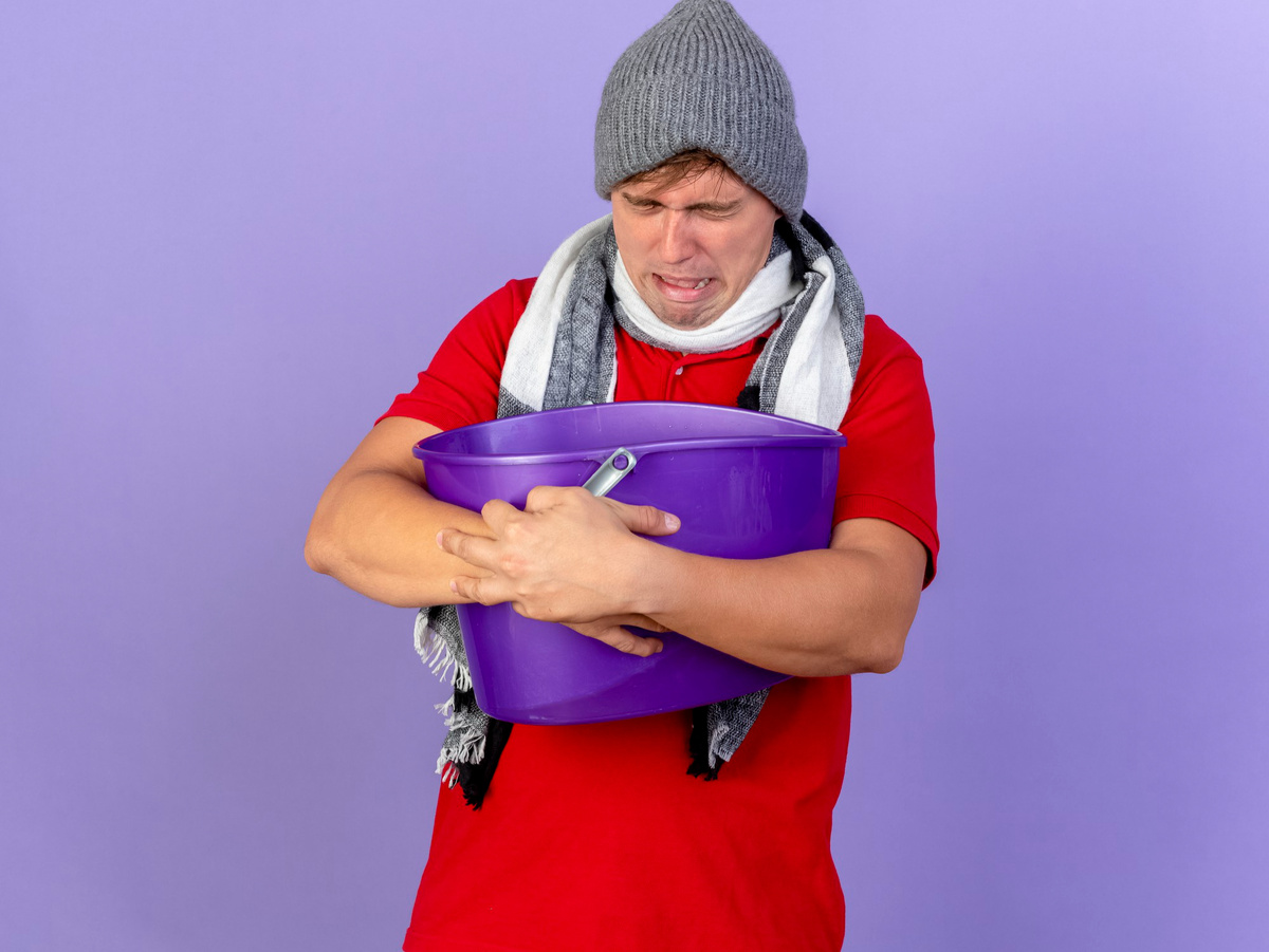 Изображение от stockking на Magnific https://www.magnific.com/ru/free-photo/young-handsome-blonde-ill-man-wearing-winter-hat-scarf-holding-plastic-bucket-having-nausea-with-closed-eyes-isolated-purple-background-with-copy-space_13708521.htm#fromView=search&page=1&position=32&uuid=0d1155b0-e4