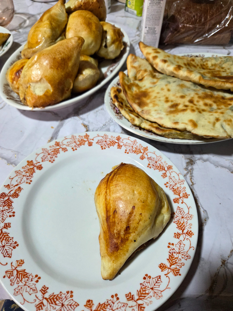Самса с мясом, картошкой и зеленью 