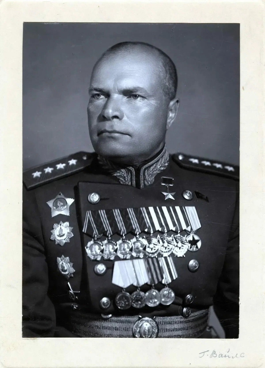 Герой Советского Союза, генерал армии Иван Иванович Масленников.