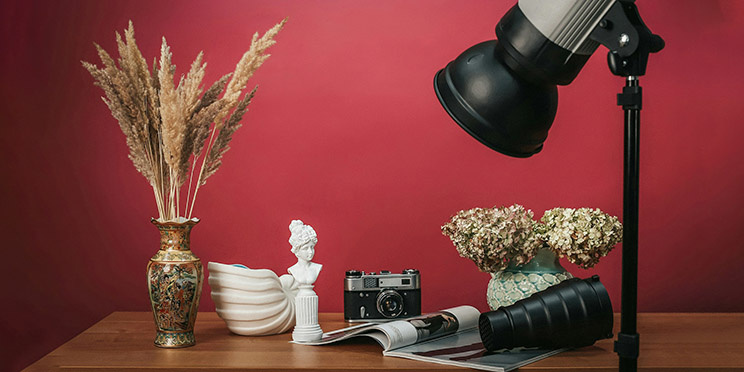 Каждую вторую статью в интернете начинают с фразы «фотография означает “светопись”». Это правда, хотя и звучит избито / Фото: unsplash.com