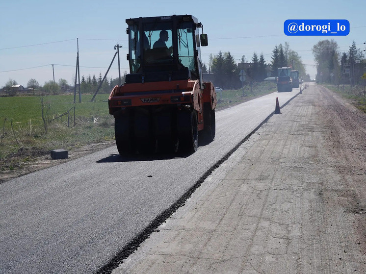    Подъезд к поселку Ропша вышел на завершающую стадию. Фото: пресс-служба комитета по дорожному хозяйству.