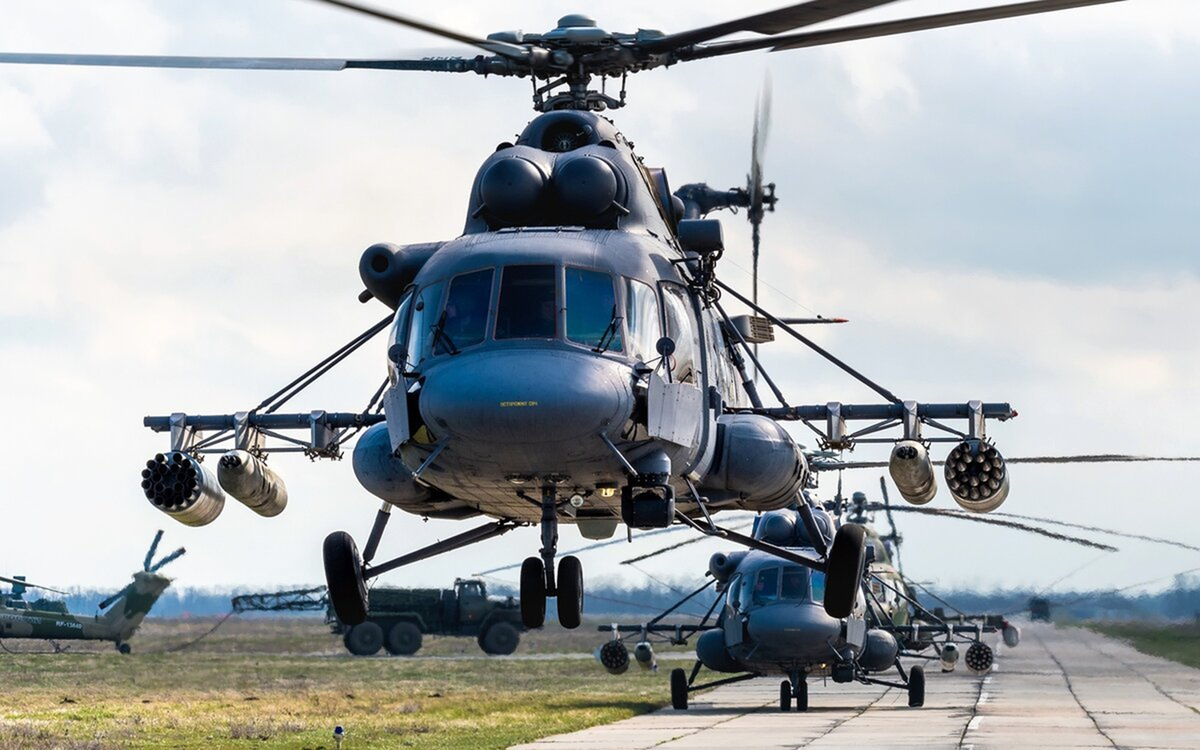 Транспортный вертолет Ми- 8.