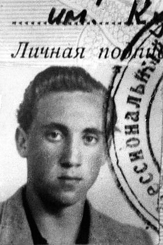 Владимир Высоцкий - студент инженерно-строительного института.