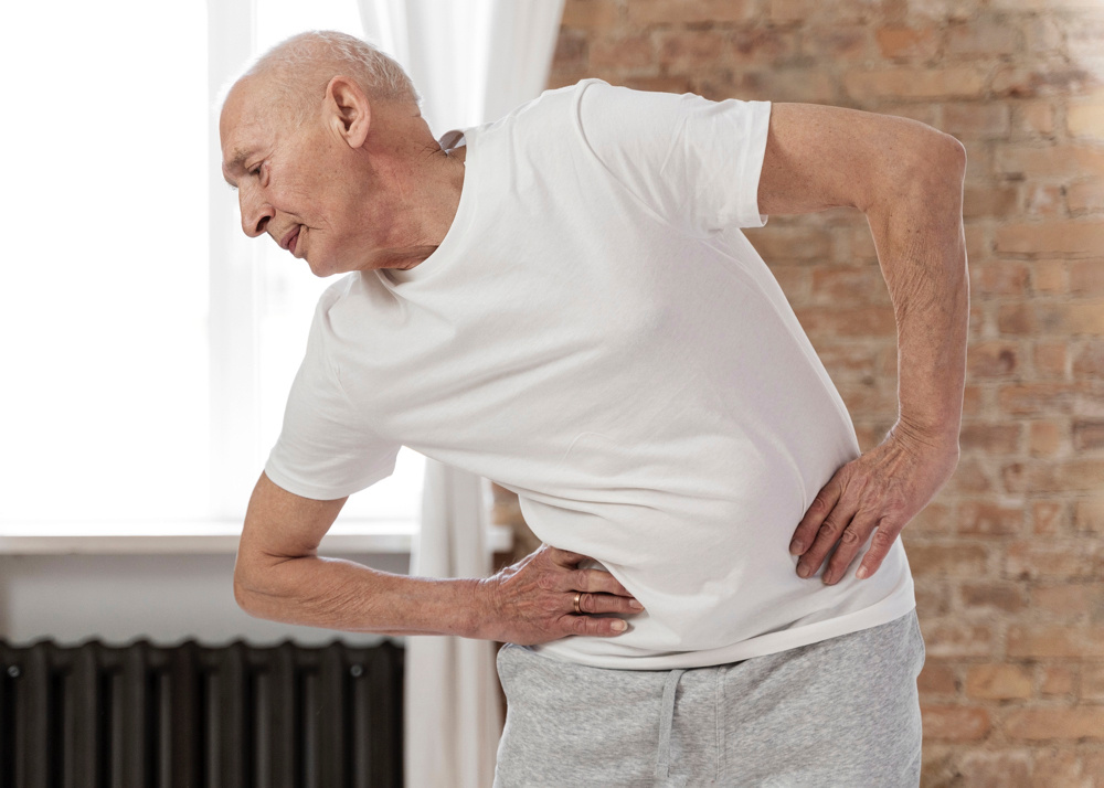 источник https://www.magnific.com/free-photo/medium-shot-senior-man-exercising_13402653.htm