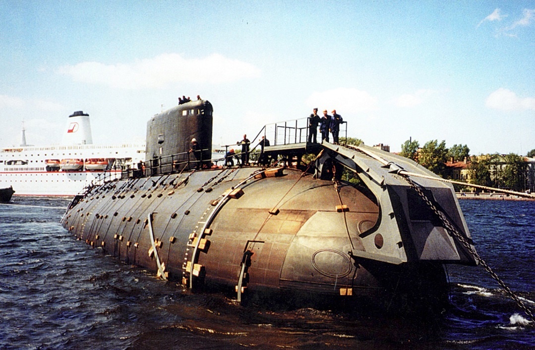 Спуск на воду ДЭПЛ проекта 636 со стапеля цеха №9, 'Адмиралтейские верфи'
Источник: war-book.ru
