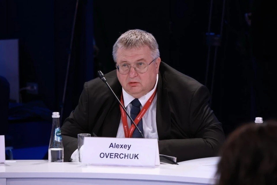    Вице-премьер Оверчук: Россия понимает, что Запад продолжает давить на Киргизию Вероника ОВСЯННИКОВА