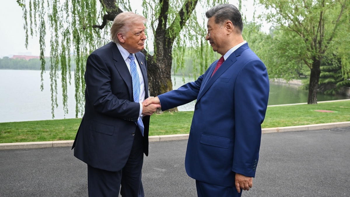    В любимом Трампом силовом тесте на «дружеское рукопожатие» явно победил председатель Си.