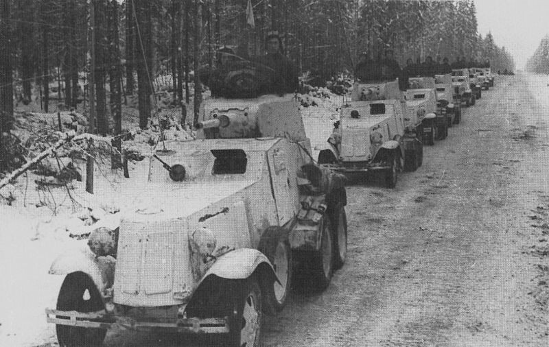 Бронеавтомобили БА-10 на марше после пересечения советско-финской границы.
