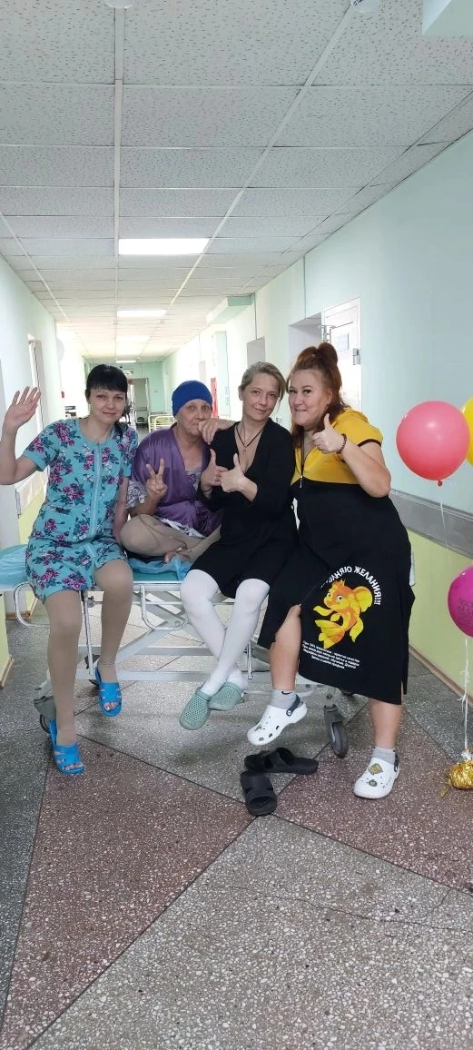 Кристина третья слева