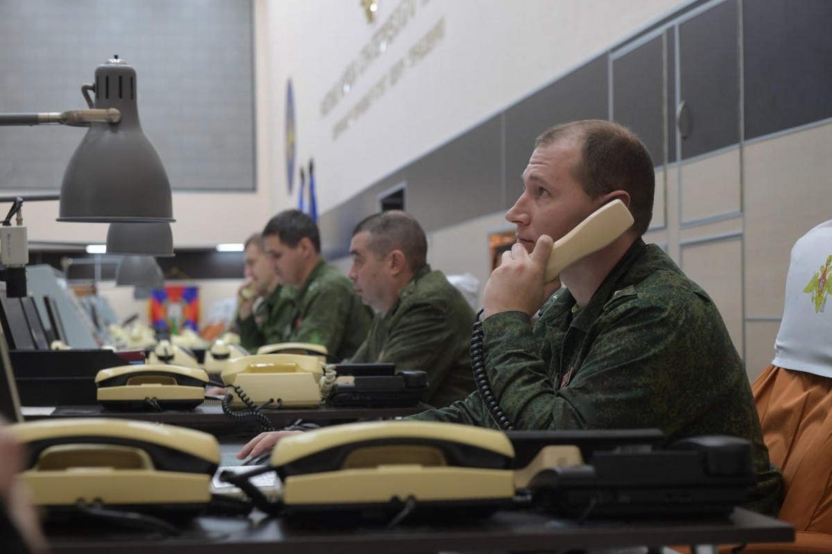 Эти люди отвечают за запуск наших ракетю. Фото: Михаил ФРОЛОВ/kpmedia.ru