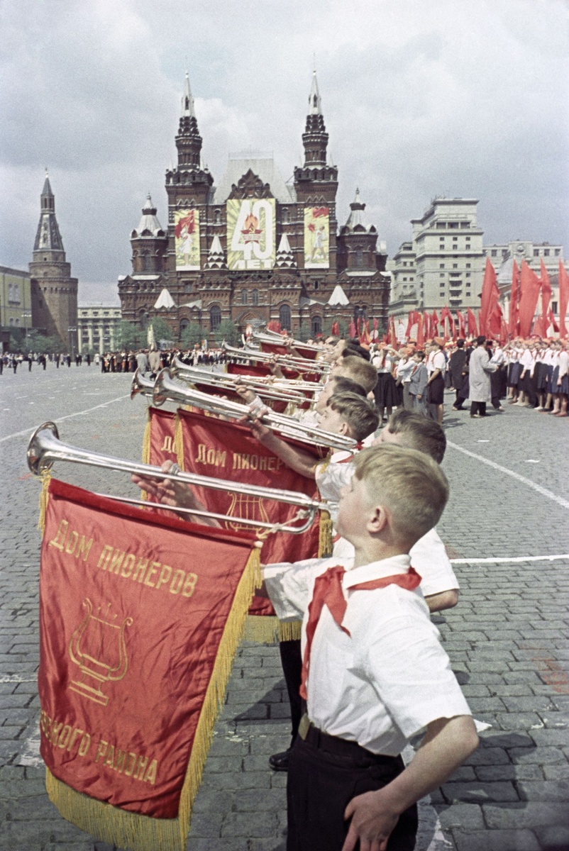 Юрий Кривоносов. День Пионерии на Красной площади. 1970-е гг.