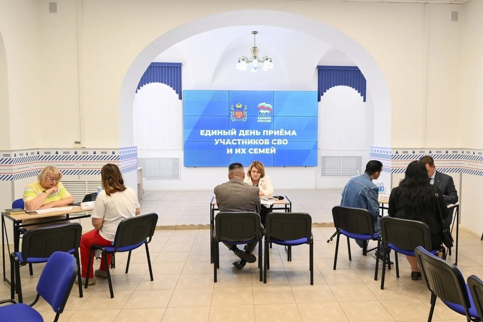    Всего 15 мая в Штабе приняли 51 человека и отработали 70 вопросов. Фото: «Единая Россия»