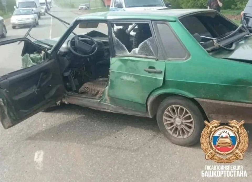    Водитель ВАЗ-21099 и пассажирка «Приоры» скончались до приезда скорой помощи.