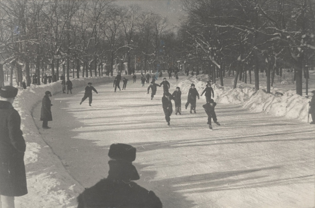Открытие катка, декабрь 1944 год. Главархив Москвы
