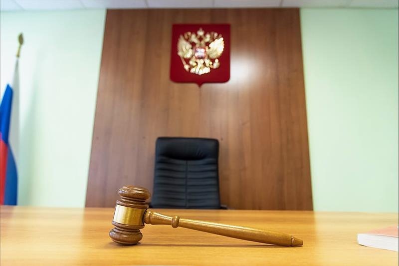 Лишенной гражданства за оскорбления русских людей женщине вернули российский паспорт