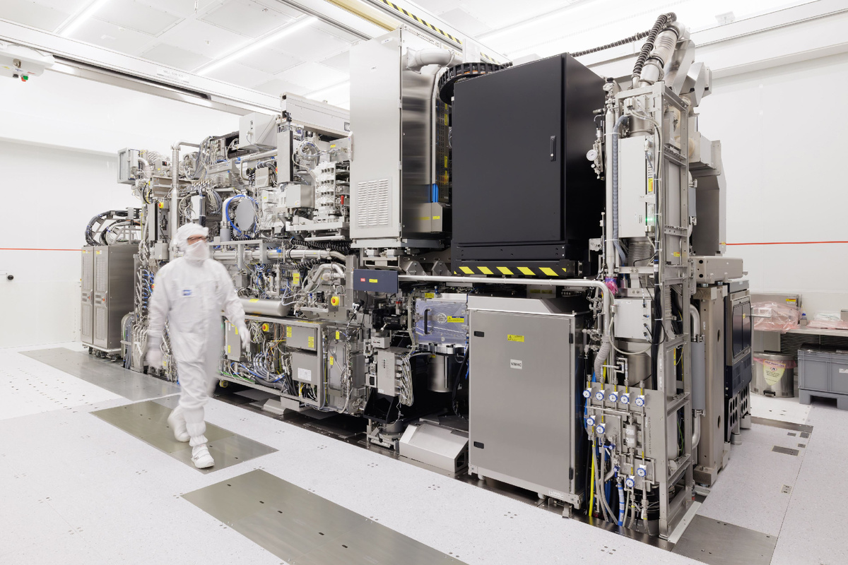 EUV фотолитограф (сканер с низкой числовой апертурой) ASML NXE: 3800E. Изображение: ©ASML 