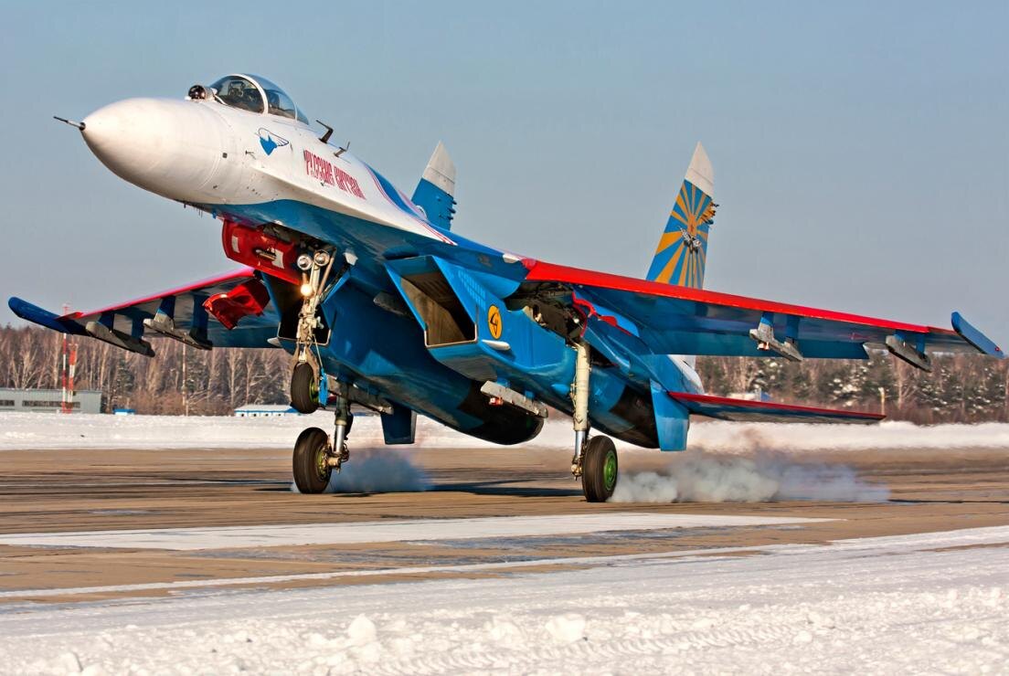 Истребитель Су-27 пилотажной группы Русские Витязи
Источник: war-book.ru