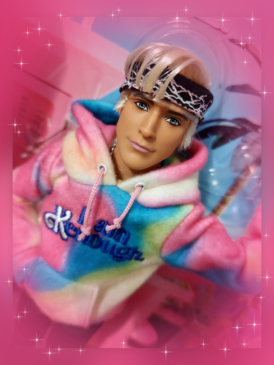 Портретный Кен в Худи “I Am Kenough”. Barbie The Movie (2024g).