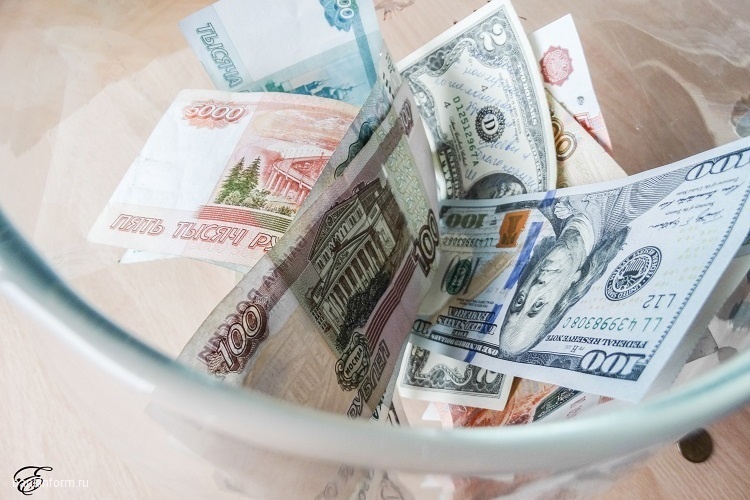 Почему доллар падает?