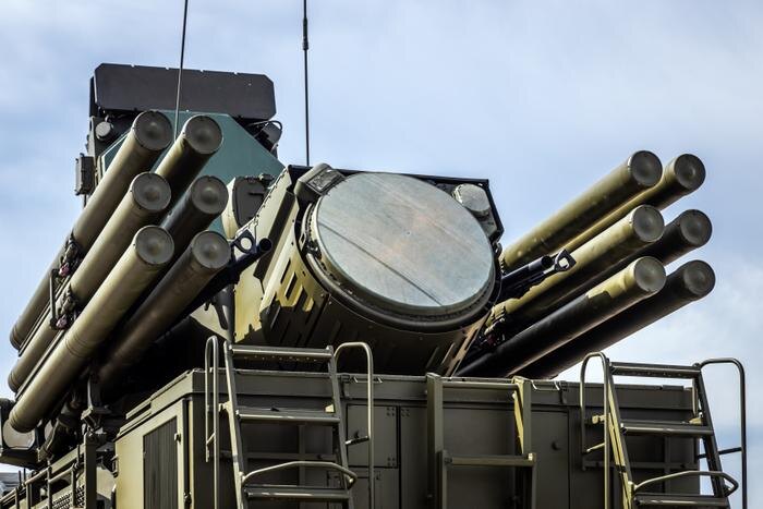 ЗРПК «Панцирь-С» на вооружении ВС РФ. Обложка © Shutterstock / FOTODOM /Mike Mareen