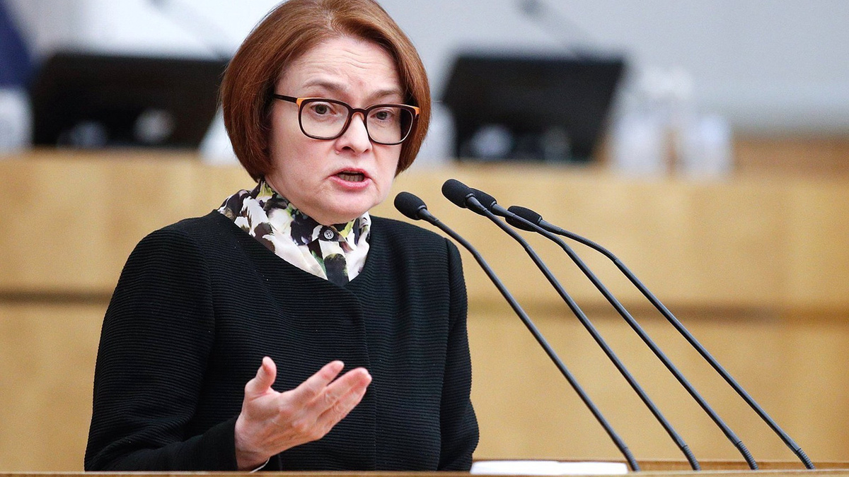 Центробанк уже начал осторожно менять курс