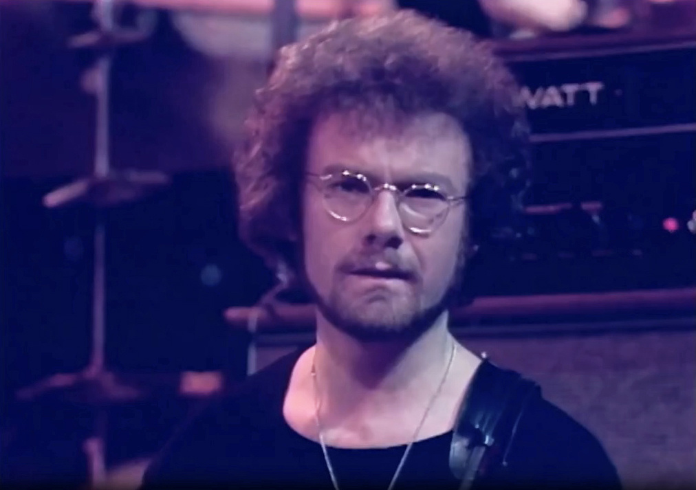 Роберт Фрипп во время выступления King Crimson в передаче The Midnight Special телеканала NBC, 12 октября 1973 г.