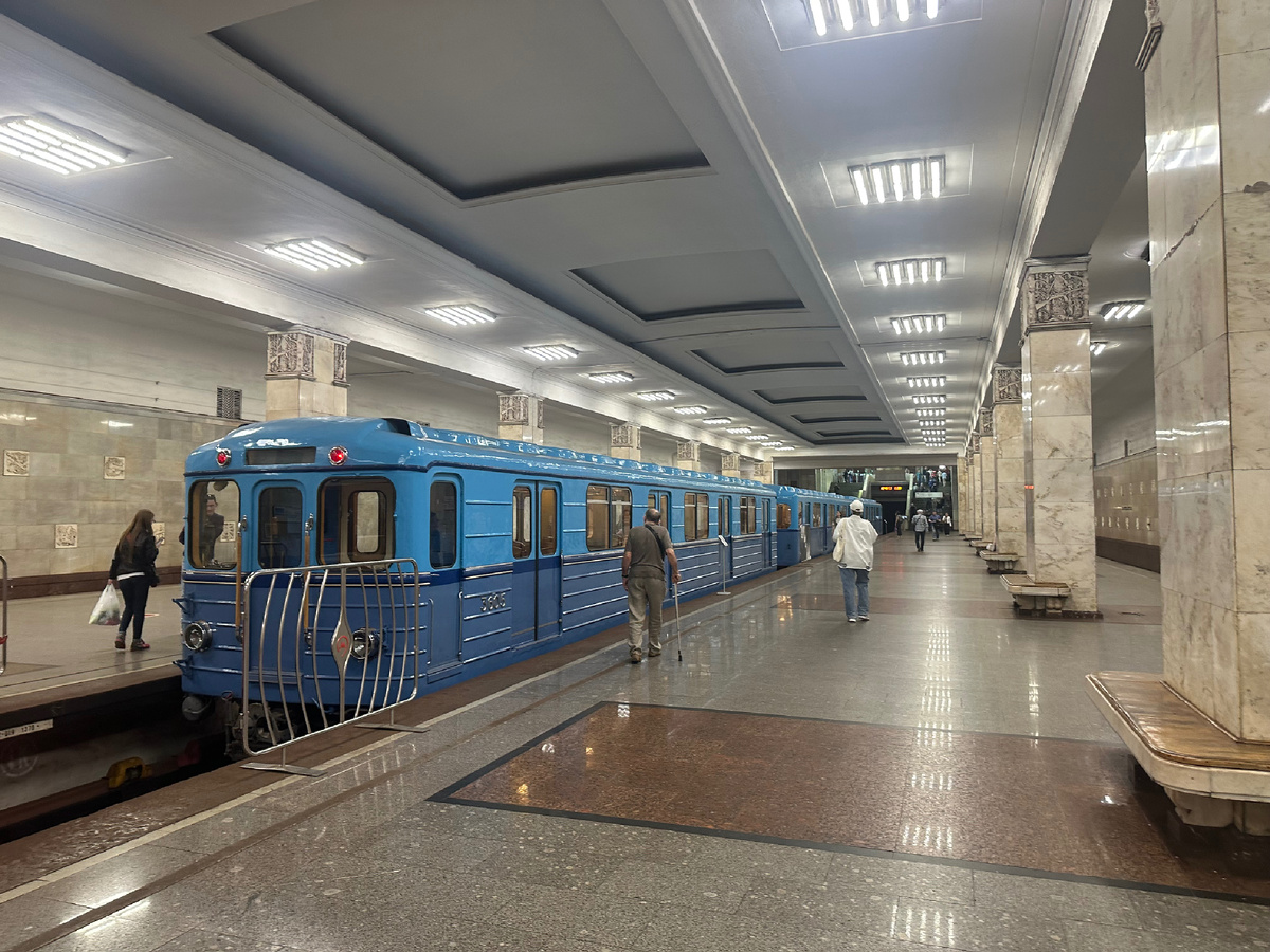 В этом году снова не пускают внутрь вагонов, в том году в честь юбилея была единоразовая акция.