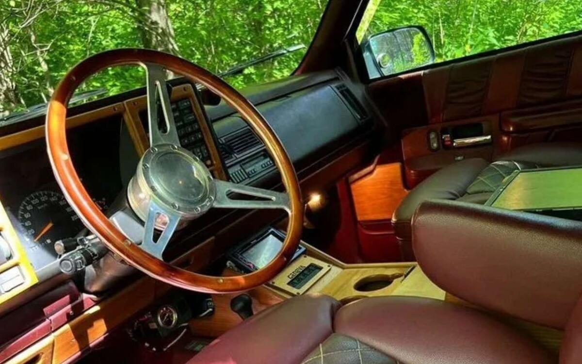 На продажу выставили Chevrolet Suburban из кремлевского ГОНаChevrolet Suburban из кремлевского ГОНа выставили на продажу за 2,45 млн рублей
📷
📷
📷
📷
📷
📷
📷
