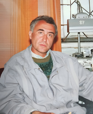 Исполнитель песни Виктор Трещёв