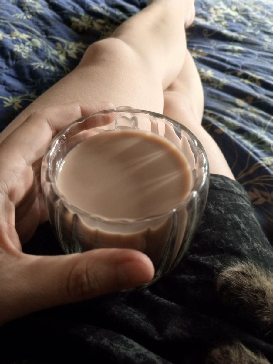 Пью кофе, и котик со мной 