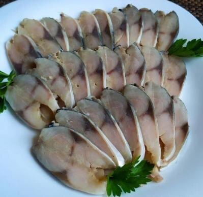 Скумбрия с чесноком: я и не знала, что так вкусно бывает! Сытная закуска на праздник и на каждый день