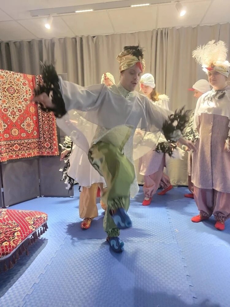    Актеры особенного театра не играют, они проживают каждую эмоцию. Фото: РРО «Добрые сердца»