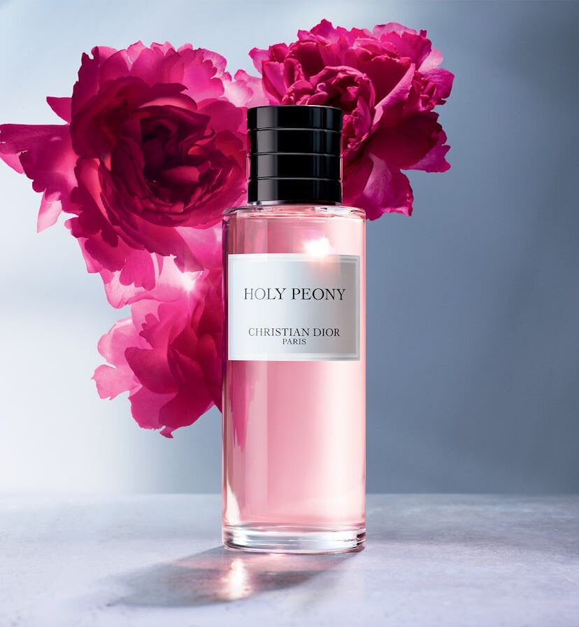 Holy Peony («священный пион») — название, отражающее статус цветка: во многих культурах именно пион, а не роза, считается королевой цветов.
