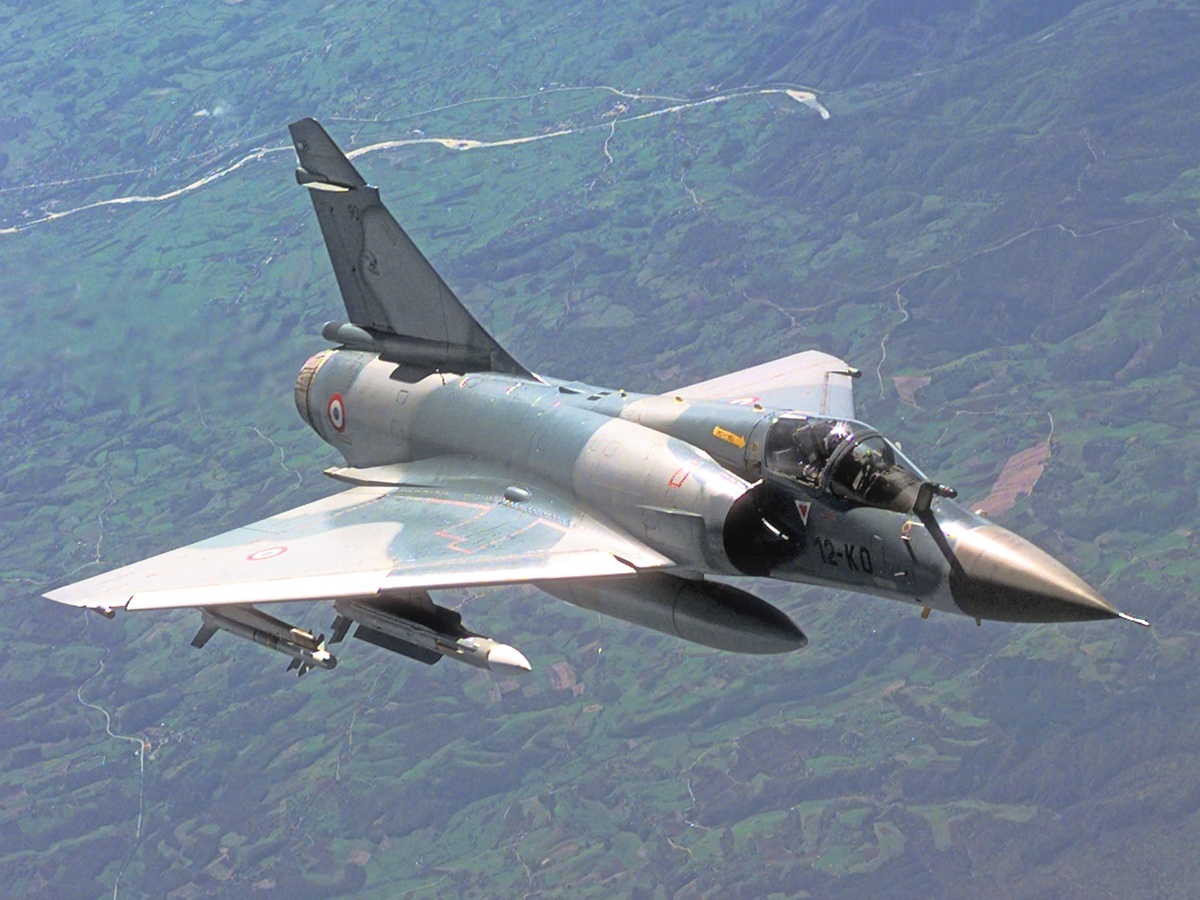Mirage 2000C - с УРВВ Matra Magic 2 и Matra Super 530D на пилонах.