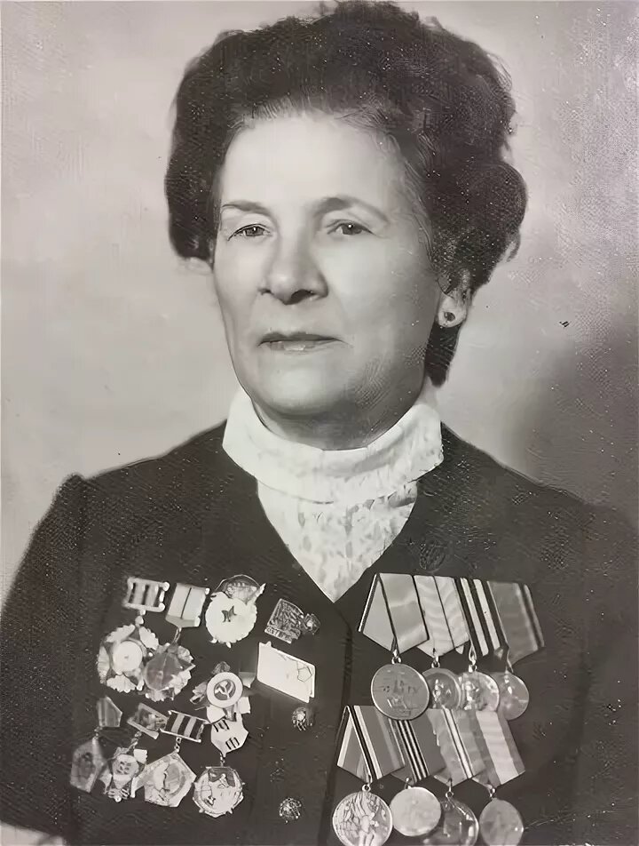 Надежда Михайловна Крючкова (род.17 мая 1921)